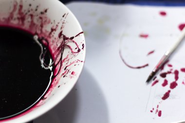 Cadılar Bayramı için sahte kan kullanımı