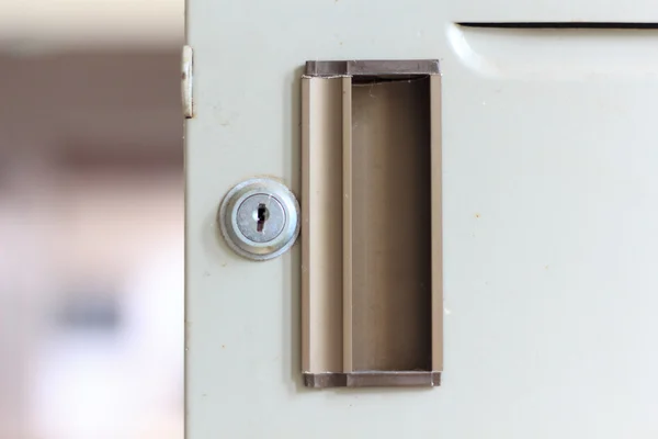 储物柜钥匙孔 — 图库照片
