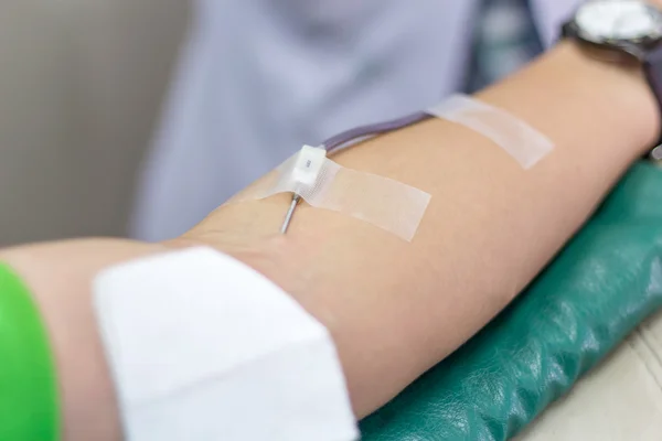 Donazione di sangue e analisi del sangue — Foto Stock