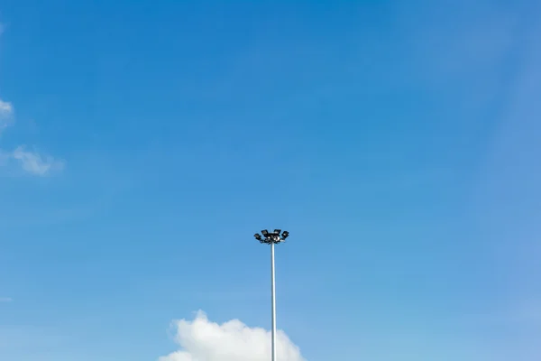 Farola en el cielo —  Fotos de Stock