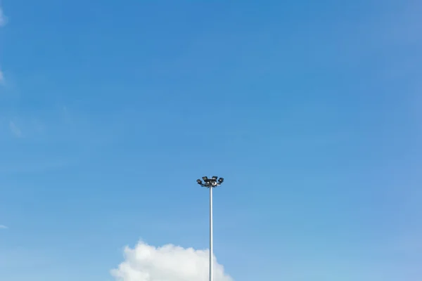 Pouliční lampa na obloze — Stock fotografie