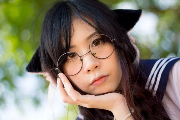 Asijská školačka s okouzlující očima — Stock fotografie