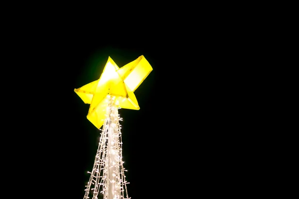Рождественский свет ночью — стоковое фото