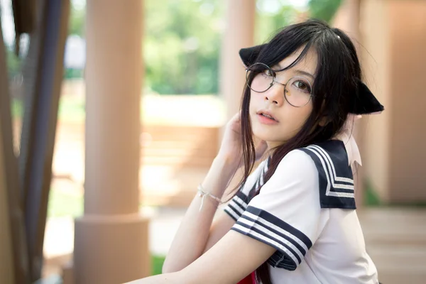 Menina da escola asiática com olhos encantadores — Fotografia de Stock