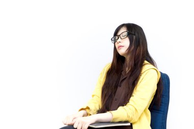 Atölye üniformalı Asyalı kız