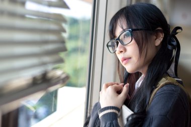 Üniformalı Asyalı kız