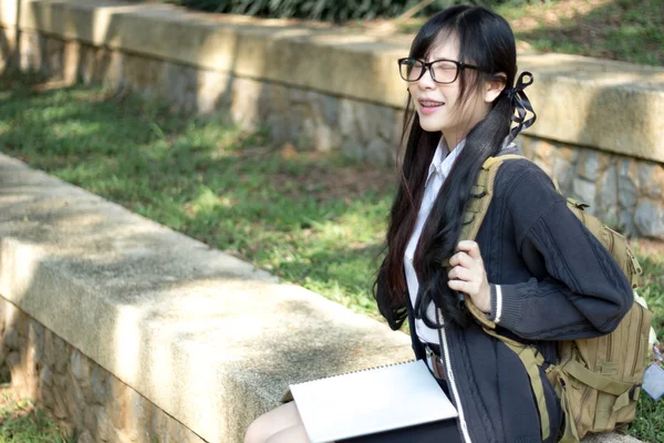 亚洲女孩在制服 — 图库照片