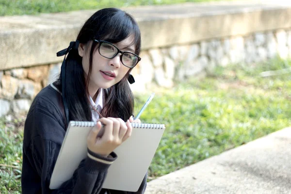 亚洲女孩在制服 — 图库照片