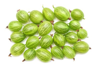 Beyaz arka planda izole edilmiş yeşil bektaşi üzümü yığını. Düz yatış, üst görünüm