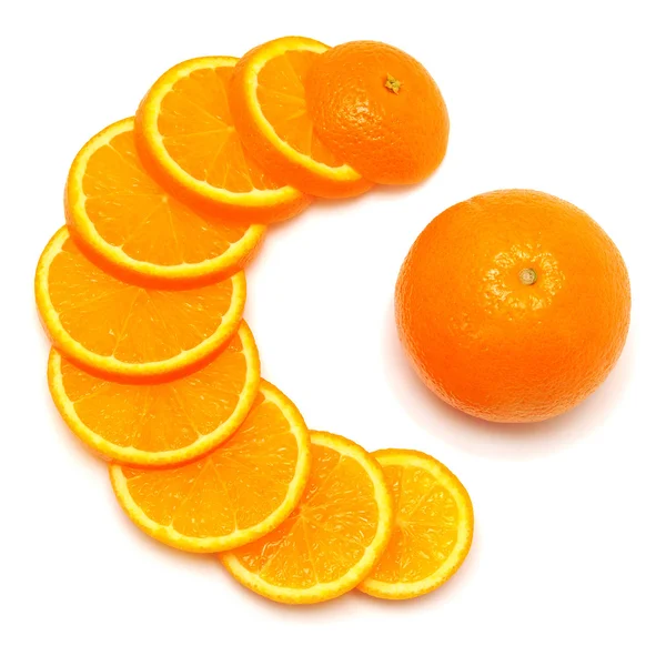 Oranžové plody nakrájíme na kroužky — Stock fotografie