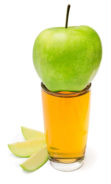 Äppeljuice och apple med skivor — Stockfoto