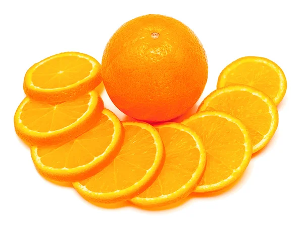 Ganze Orangenfrüchte und Scheiben — Stockfoto