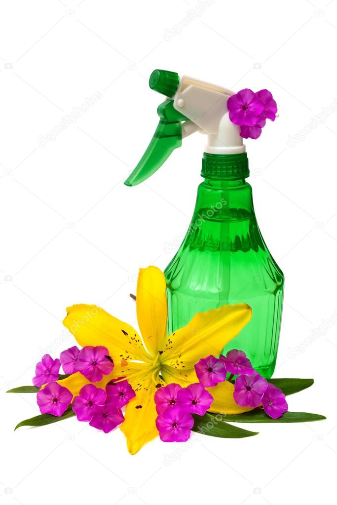 Bottle of water spray flowers — Stock Photo © FlowerStudio 88470622