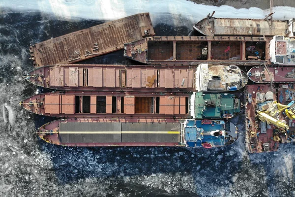 Wolga Überwinternde Schiffe Auf Einem Zugefrorenen Fluss Der Anlegestelle Stehen — Stockfoto
