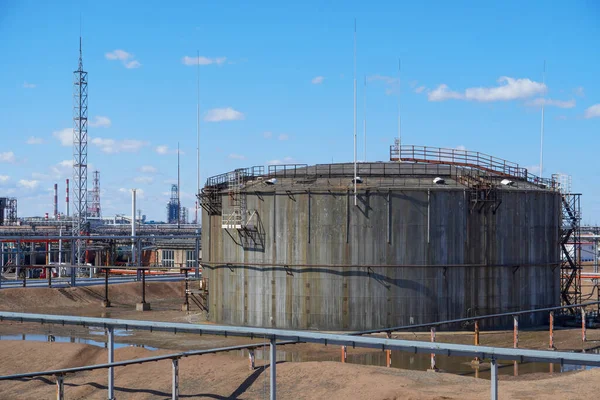 Pipelines Isolated Backdrop Large Storage Tank Oil Gasoline Oil Refinery — Stock Photo, Image