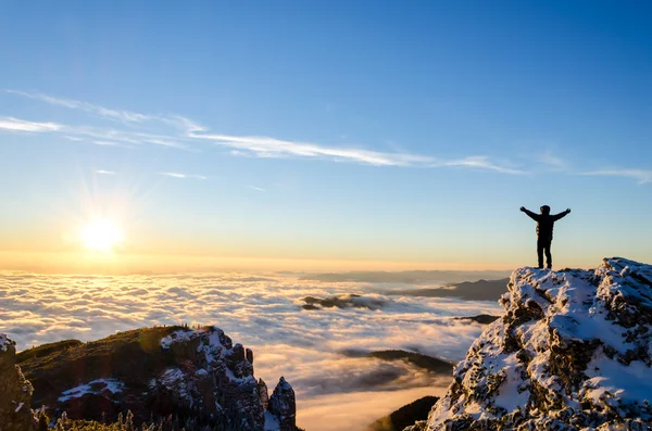 Escursionista che celebra il successo — Foto Stock