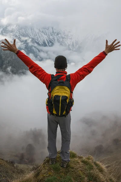 Escursionista in cima — Foto Stock