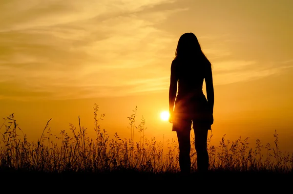 Olhando para o pôr do sol — Fotografia de Stock