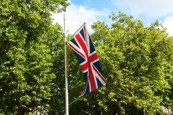 Union Jack London sokakta uçan