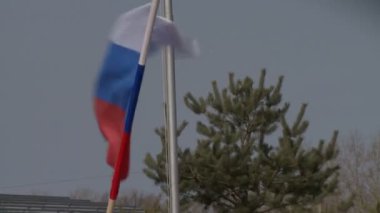 Rus bayrağı rüzgarda, çırpınan yakın çekim