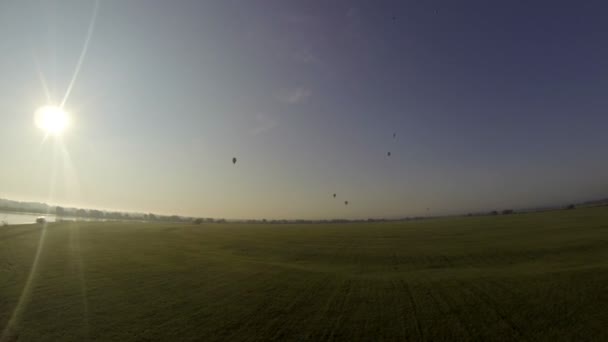 Ballongflygning. Flygfoto över sommarlandskap — Stockvideo