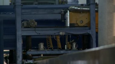 Sandviç panel taşımak için makine çalıştıran görünümü