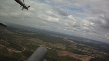 Gökyüzünde askeri helikopter