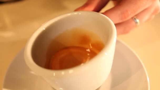 Barista is decorating of coffee with cream — Stock Video