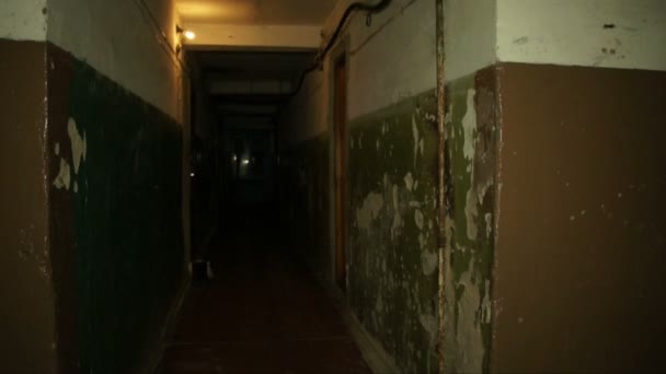 Interior de la casa abandonada . — Vídeos de Stock