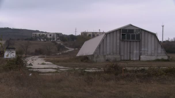 Uçaklar için kapalı hangar yakın çekim — Stok video