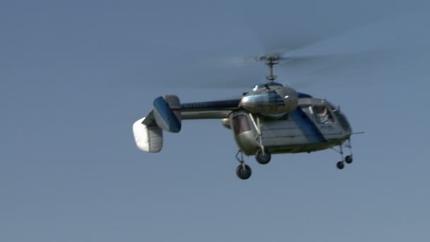 Blick auf russischen Helikopter im Flug — Stockvideo