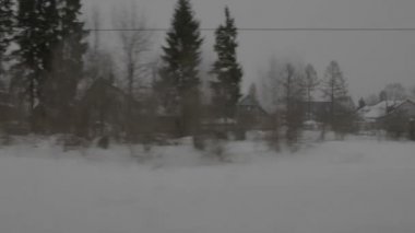 Çok sayıda ev yakınındaki demiryolu, yakın çekim