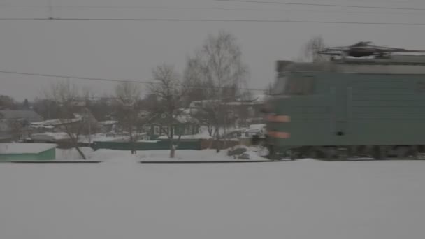 Trenes en carril nevado — Vídeos de Stock