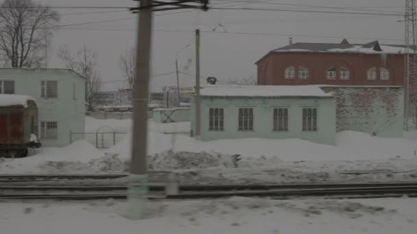 Bilden av station från tåg i rörelse — Stockvideo