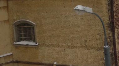 Hapishane penceresi ve fener