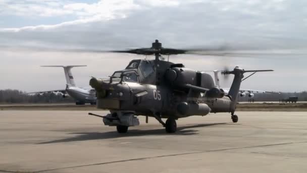 直升机准备起飞的视图 — 图库视频影像