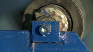 Silindir üretim makine üzerinde dönen yakın çekim