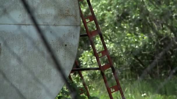 Construction abandonnée le jour d'été 