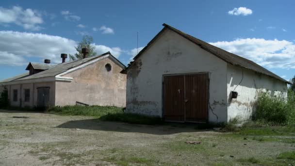 Dois edifícios abandonados — Vídeo de Stock