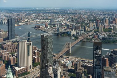 Manhattan ve Brooklyn Köprüleri ile New York şehri One World Trade Center gözlem güvertesini oluşturdu