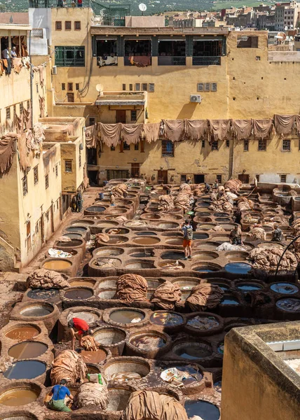 Fez, Fas, 1 Mayıs 2025. Chouara Tabakhanesi, Fez 'deki en büyük ve en popüler deri tabakhanesi.