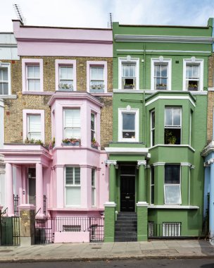 Notting Hill, Londra 'daki ünlü pastel renkli evlerin cephesi