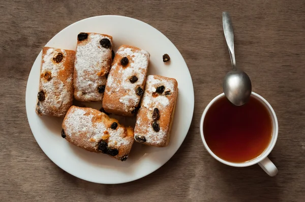 Çay partisi taze kokulu tatlı kekler — Stok fotoğraf