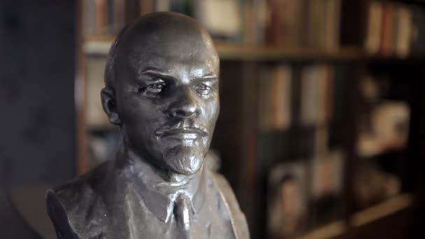 Een buste van lenin — Stockvideo