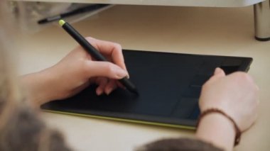 Grafik Tablet tasarımcı berabere yakın çekim