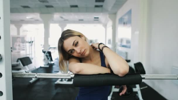 Portrait of sexy girl in gym — Stock Video
