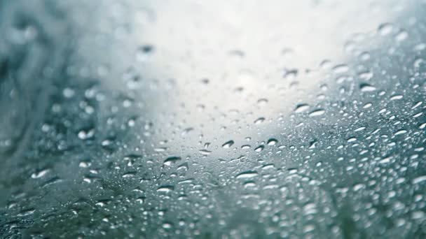 Déšť padá na skle během deště bouře. — Stock video