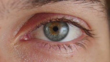 Bir erkek göz Close-Up