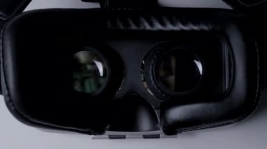 Sanal gerçeklik kulaklık Vr bir tablo.