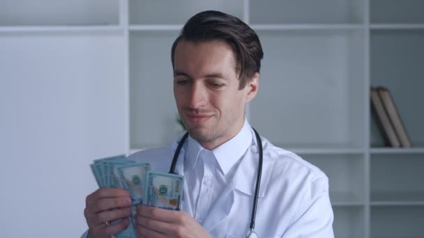 Portrait of corrupted male medical doctor counting money. — Stock Video